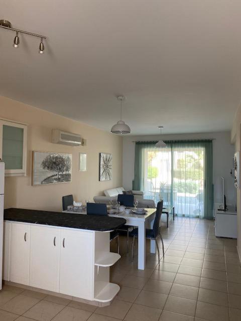 Royal Seacrest Residence Paphos Ngoại thất bức ảnh