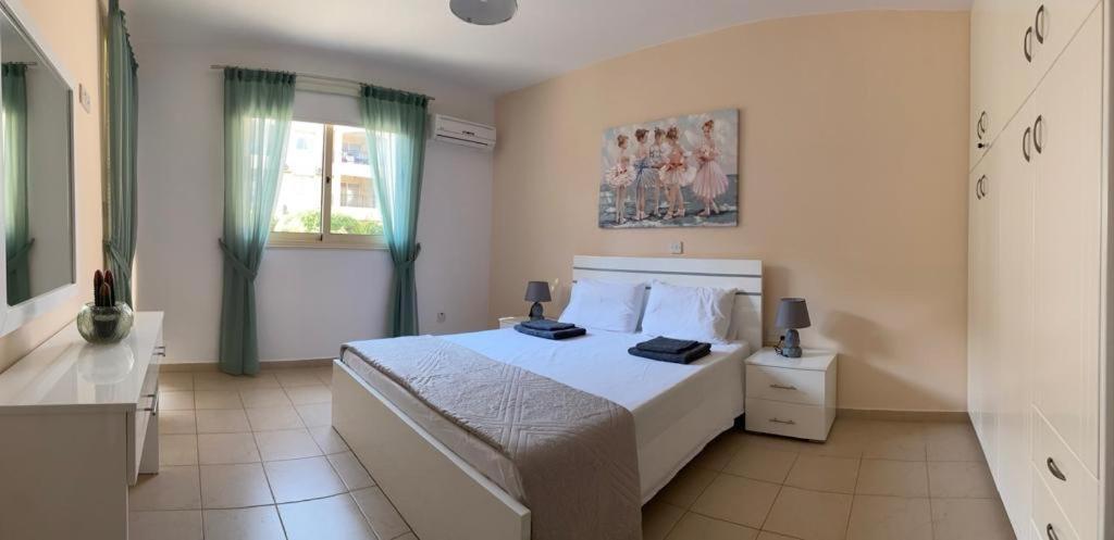Royal Seacrest Residence Paphos Ngoại thất bức ảnh