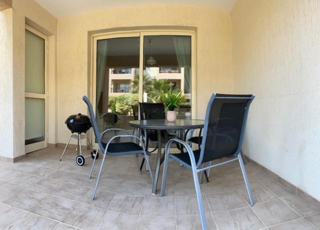 Royal Seacrest Residence Paphos Ngoại thất bức ảnh